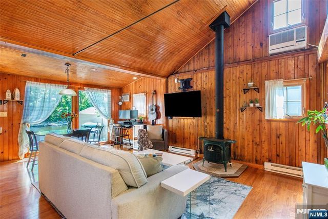 5 Sewell Road, West Milford, NJ 07480