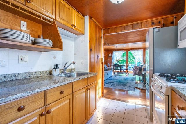 5 Sewell Road, West Milford, NJ 07480