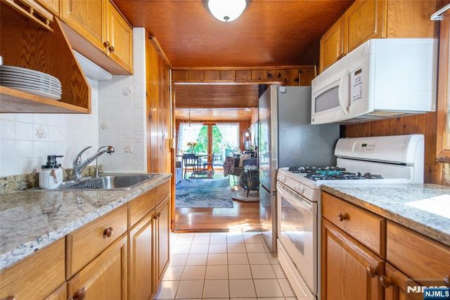 5 Sewell Road, West Milford, NJ 07480