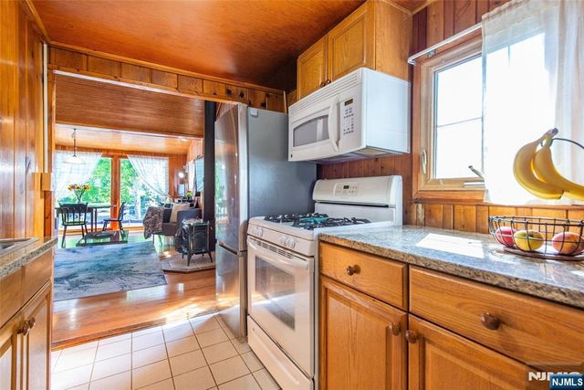5 Sewell Road, West Milford, NJ 07480