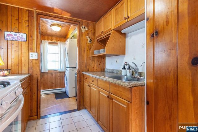 5 Sewell Road, West Milford, NJ 07480