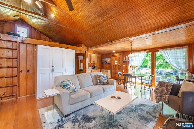 5 Sewell Road, West Milford, NJ 07480