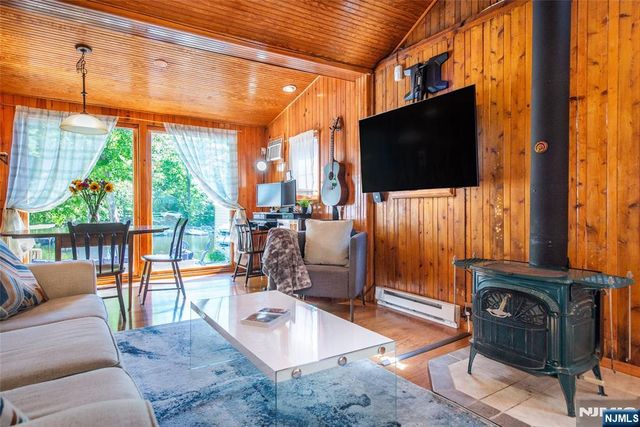 5 Sewell Road, West Milford, NJ 07480