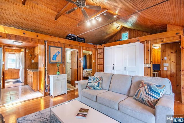 5 Sewell Road, West Milford, NJ 07480