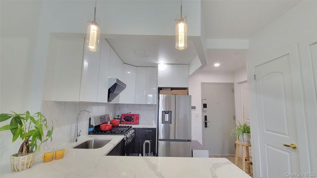 70-65 Queens Boulevard 9I, Woodside, NY 11377