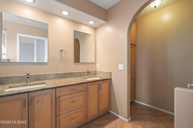 497 E Heatherglenn Place, Oro Valley, AZ 85755
