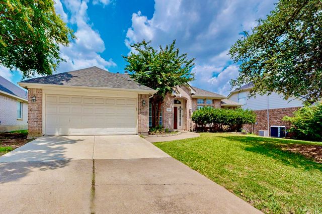 2105 Perry Drive, Mansfield, TX 76063