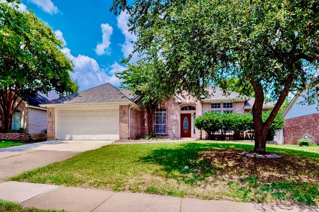 2105 Perry Drive, Mansfield, TX 76063