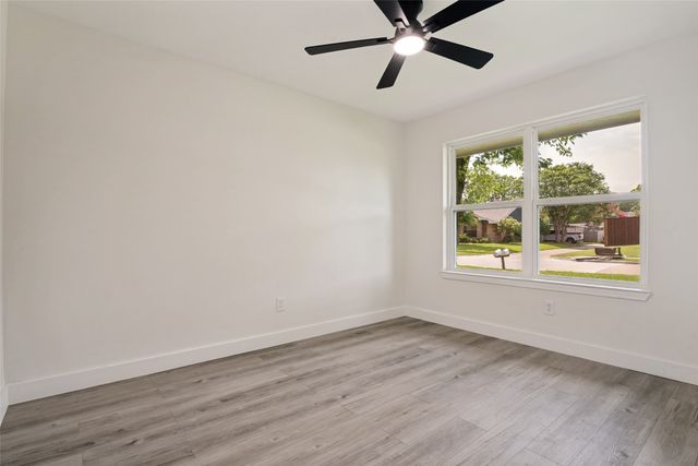 113 Country View Lane, Garland, TX 75043