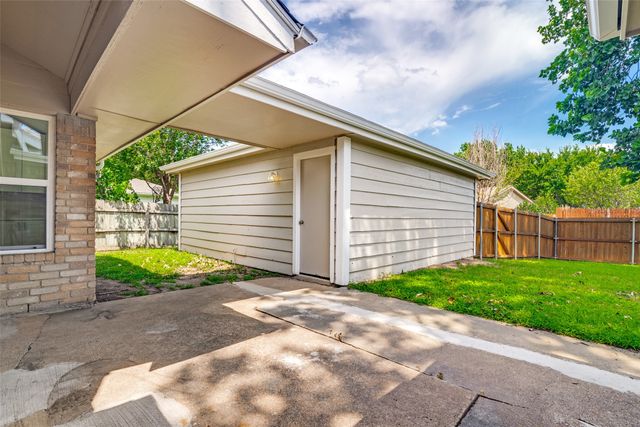 113 Country View Lane, Garland, TX 75043