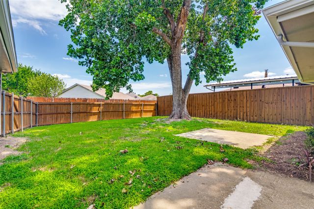 113 Country View Lane, Garland, TX 75043