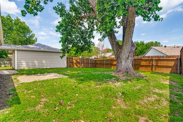 113 Country View Lane, Garland, TX 75043
