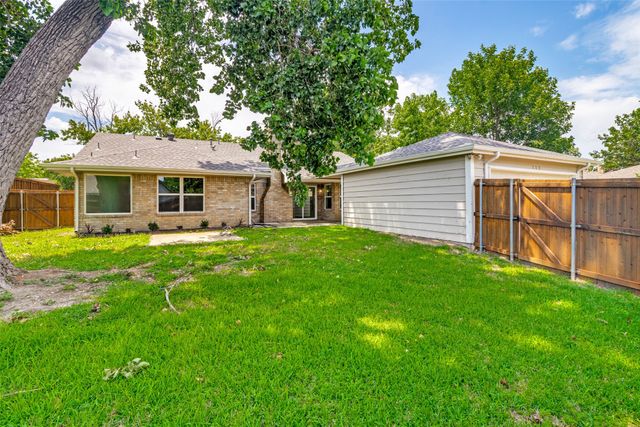 113 Country View Lane, Garland, TX 75043