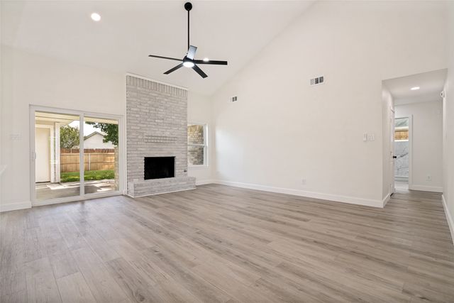 113 Country View Lane, Garland, TX 75043
