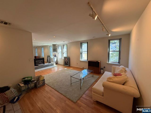 109 Grand Avenue 4H, Englewood, NJ 07631