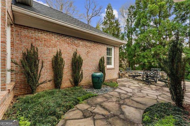 2204 Stephens Walk, Dunwoody, GA 30338