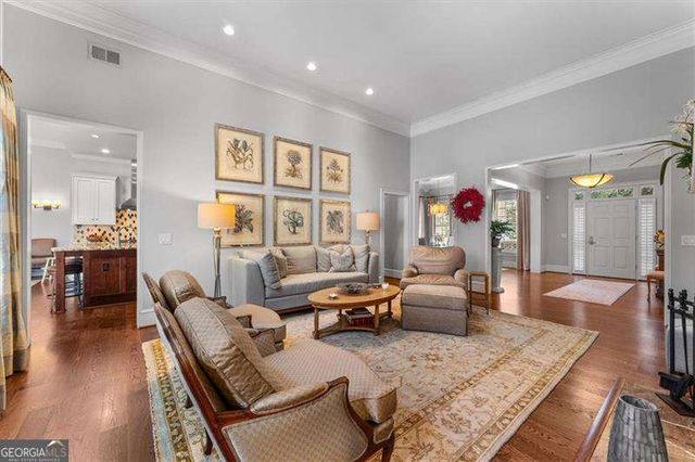 2204 Stephens Walk, Dunwoody, GA 30338