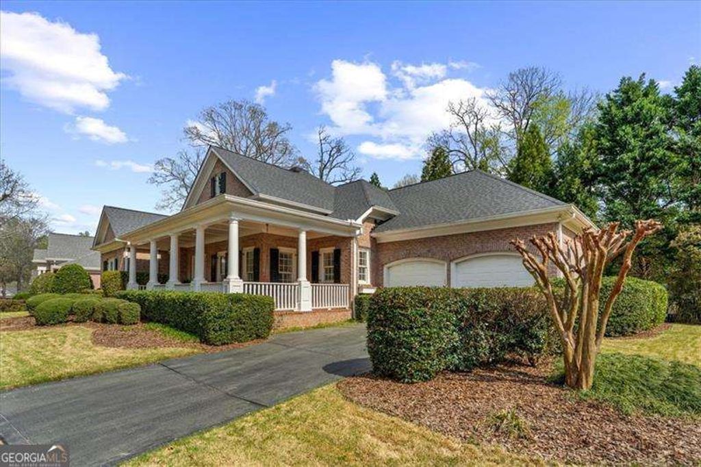 2204 Stephens Walk, Dunwoody, GA 30338