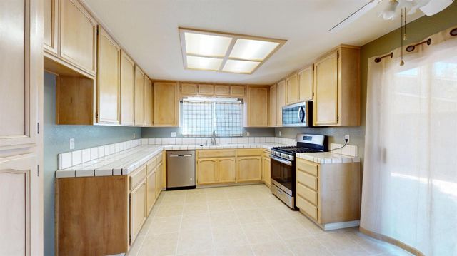 2141 Royal Wood Ln, Turlock, CA 95380