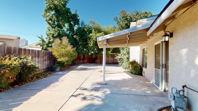 2141 Royal Wood Ln, Turlock, CA 95380