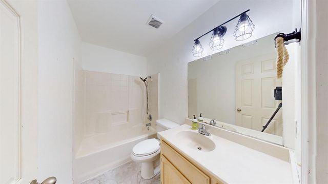 2141 Royal Wood Ln, Turlock, CA 95380