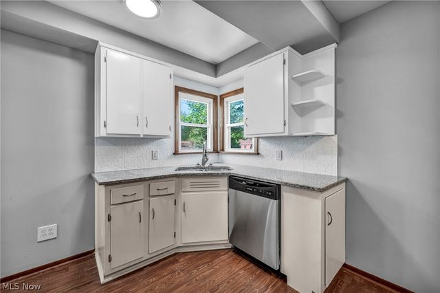 2124 Eaton Drive, Avon, OH 44011