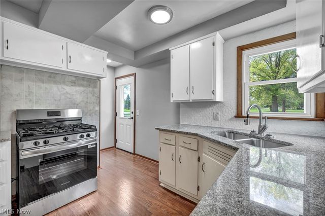 2124 Eaton Drive, Avon, OH 44011