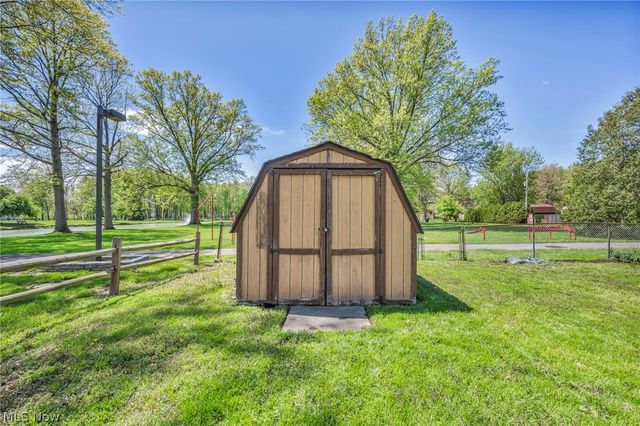 2124 Eaton Drive, Avon, OH 44011