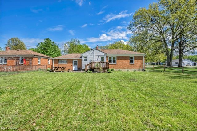 2124 Eaton Drive, Avon, OH 44011