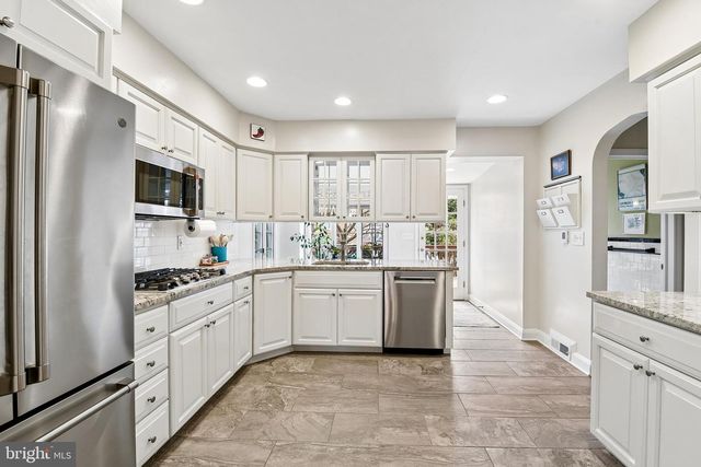 3 AINTREE RD, Towson, MD 21286