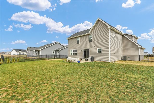 1403 Winterberry Road, Savoy, IL 61874