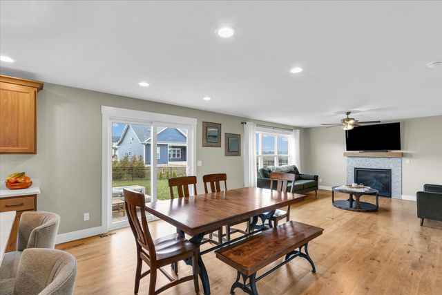 1403 Winterberry Road, Savoy, IL 61874