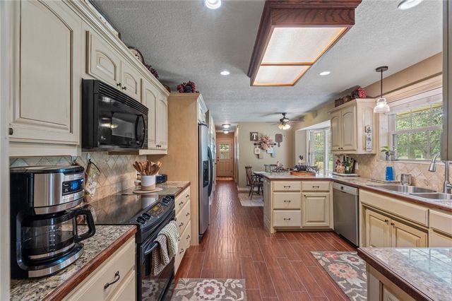 6308 N Mountain Grove Road, Alma, AR 72921