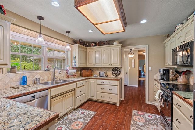 6308 N Mountain Grove Road, Alma, AR 72921