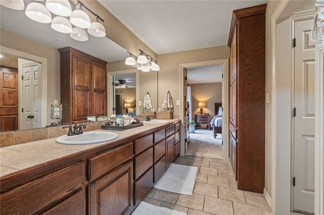 6308 N Mountain Grove Road, Alma, AR 72921