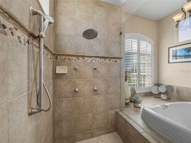 33627 AMERICANA AVENUE, Dade City, FL 33525