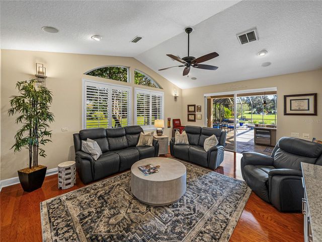 33627 AMERICANA AVENUE, Dade City, FL 33525