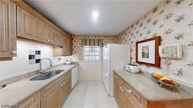1527 Edgewater CIR, Fort Myers, FL 33919