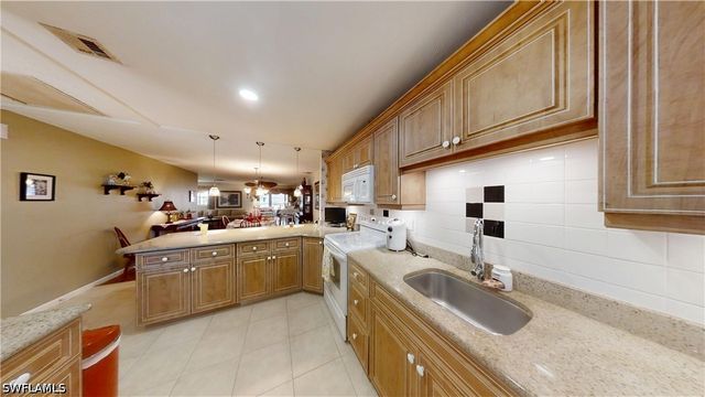 1527 Edgewater CIR, Fort Myers, FL 33919
