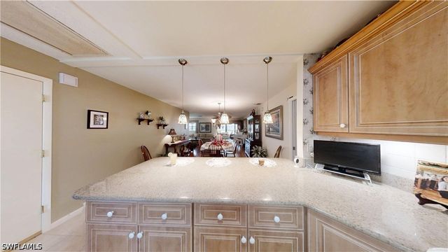 1527 Edgewater CIR, Fort Myers, FL 33919