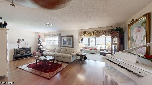 1527 Edgewater CIR, Fort Myers, FL 33919