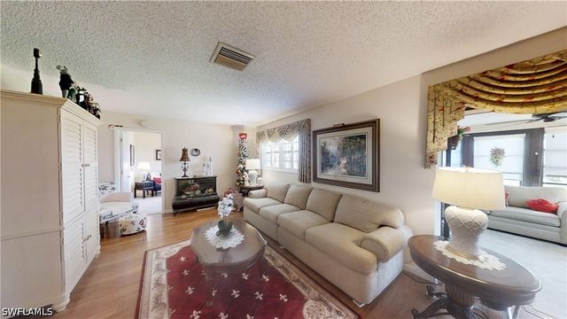 1527 Edgewater CIR, Fort Myers, FL 33919