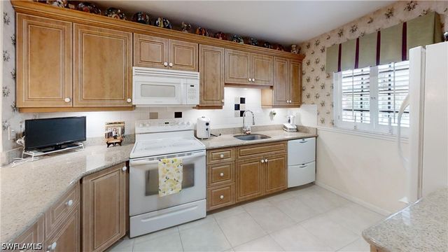 1527 Edgewater CIR, Fort Myers, FL 33919