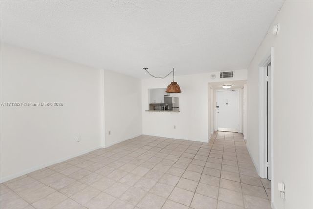 345 Ocean Dr 424, Miami Beach, FL 33139