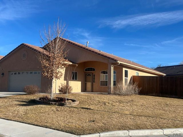 964 Peachcrest Dr, Pueblo, CO 81005