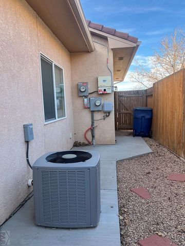 964 Peachcrest Dr, Pueblo, CO 81005