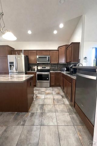 964 Peachcrest Dr, Pueblo, CO 81005