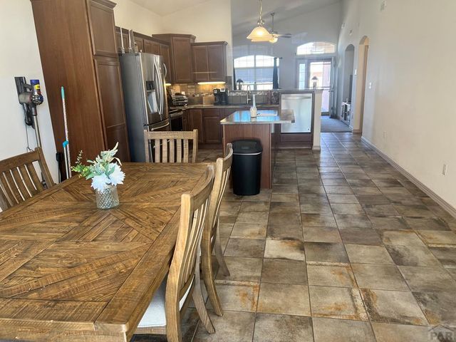 964 Peachcrest Dr, Pueblo, CO 81005