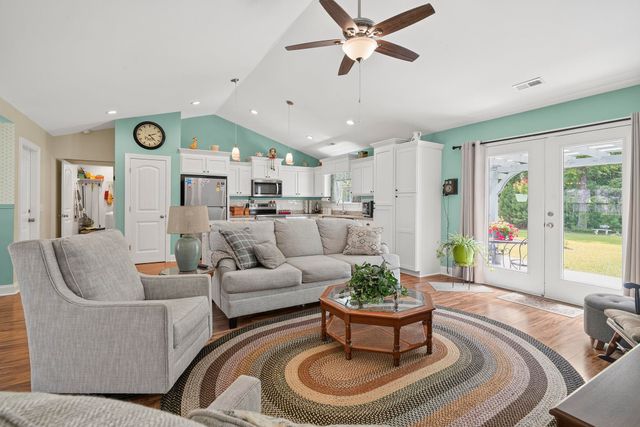 148 Penn Circle, Galivants Ferry, SC 29544