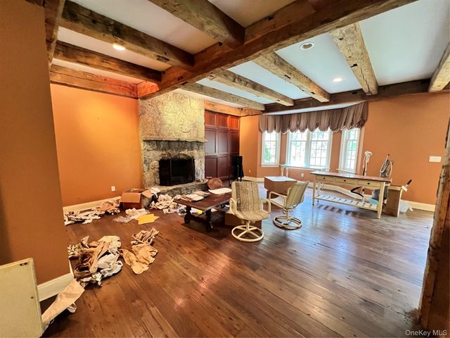 7 Locust Lane, Upper Brookville, NY 11545